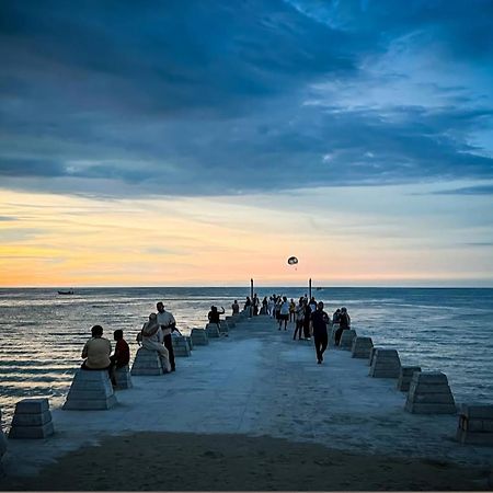 Executives Pantai Seaview Batu Ferringhi 2704 - 2 Bedrooms Εξωτερικό φωτογραφία