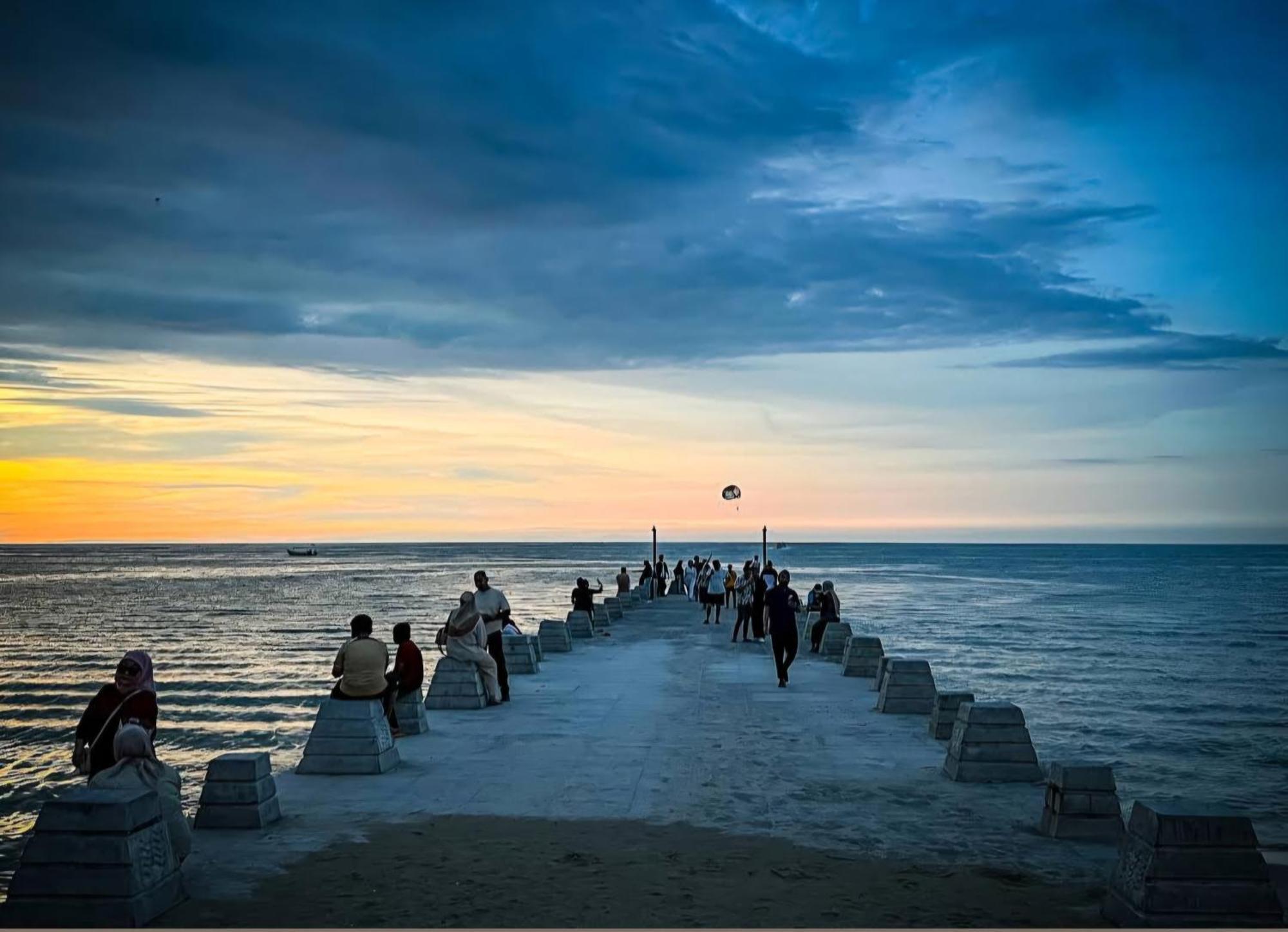 Executives Pantai Seaview Batu Ferringhi 2704 - 2 Bedrooms Εξωτερικό φωτογραφία